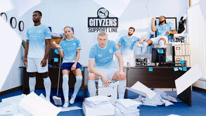 Rúben Dias 'ajuda' Man. City a apresentar a nova camisola para 2026/27