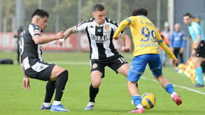 André Sousa (no centro) ao serviço do Nacional