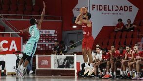 Benfica vence Oliveirense nas meias-finais do playoff de basquetebol