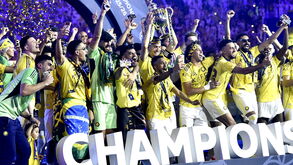 Al Nassr ergue o troféu de campeão da Arábia Saudita