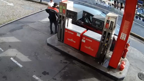 Imagens de vigilância mostram casal que abandonou crianças francesas numa bomba de gasolina em Portugal