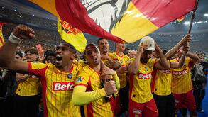 Jogadores do Lens festejam conquista da Taça de França
