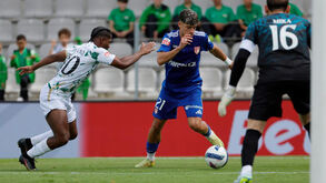 Futuro de Fabiano Souza (à esquerda) no Moreirense em aberto