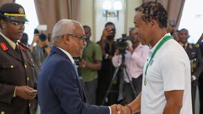 Presidente da República de Cabo Verde, José Maria Neves, com o selecionador  Pedro Leitão Brito-Bubista
