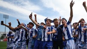 Equipa de sub-17 festeja a conquista do campeonato nacional do escalão