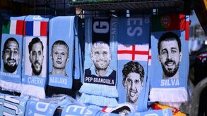 Cachecóis do Man. City na hora do adeus de Guardiola, Bernardo Silva e John Stones