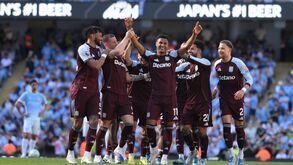 Aston Villa vence e estraga a festa de despedida de Bernardo Silva e Guardiola