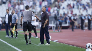 Rui Borges reage junto ao banco do Sporting durante o jogo com o Torreense