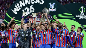 Jogadores do Crystal Palace festejam a conquista da Conference League