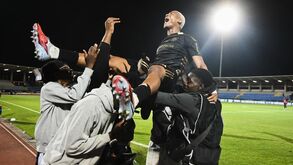 Jogadores do Torreense celebram permanência na Liga
