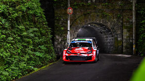 Elfyn Evans em ação no Japão
