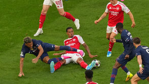 Jogo entre PSG e Arsenal em Budapeste, decisivo para o título europeu de 2025/26