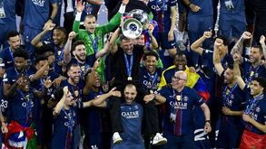 O Paris Saint-Germain celebra a vitória 