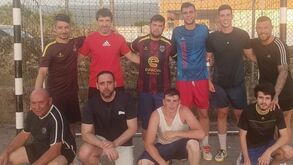 Pedro Tiba (de pé, à direita) é a grande figura do torneio inter-freguesias em Chaves