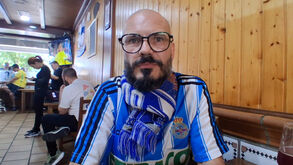 Record na Corunha: o adepto do Deportivo que é sócio do E. Amadora e que não acredita na permanência de Yeremay