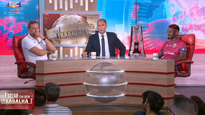 Luís Tralhão (à esquerda), Ricardo Araújo Pereira (ao centro) e Stopira (à direita) no programa 'Isto é gozar com quem trabalha', da SIC