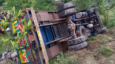 15 mortos após condutor de camião perder controlo e capotar em estrada no Bangladesh