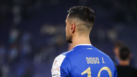 Diogo Costa com camisola de Diogo Jota