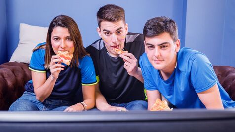 Maio mês de futebol e pizza com a Dominos