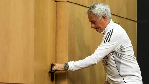 José Mourinho na conferência de imprensa do Benfica