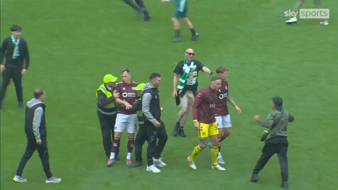 Caos no jogo do título na Escócia: invasão de campo e jogadores do Hearts terão sido atacados