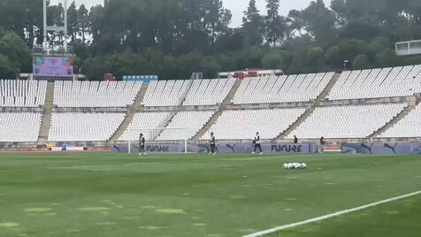 Diomande subiu ao relvado do Jamor mas... parou: o que levou à 'demora' do defesa do Sporting 93 caractéres