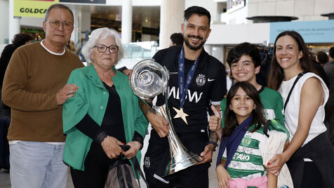 João Matos com a família após a conquista da Champions