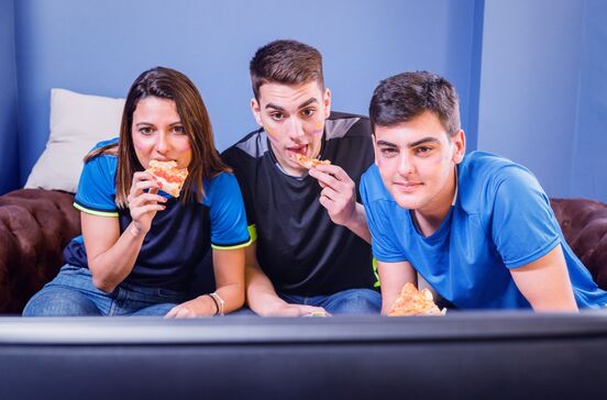 Maio mês de futebol e pizza com a Dominos