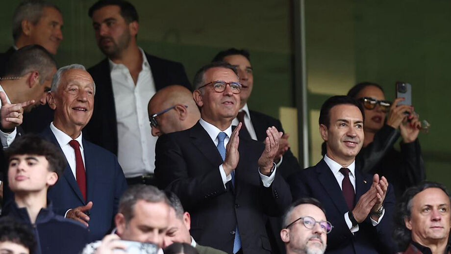 António Salvador na tribuna com Marcelo Rebelo de Sousa e António José Seguro