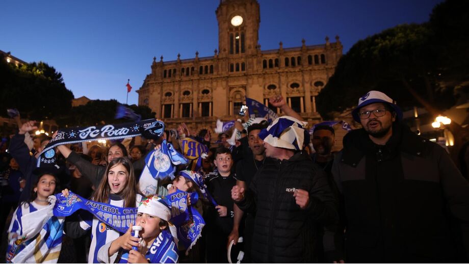 Em caso de festa este sábado, adeptos do FC Porto não poderão festejar nos Aliados