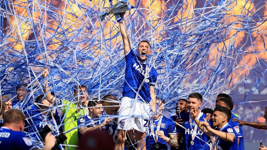 Ipswich garante vaga na Premier League após vitória