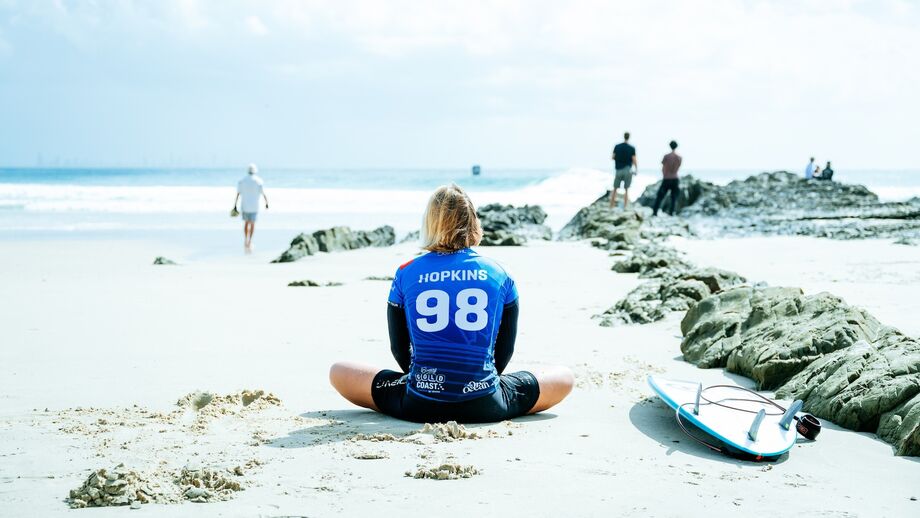 Yolanda Hopkins compete no Gold Coast Pro em Snapper Rocks