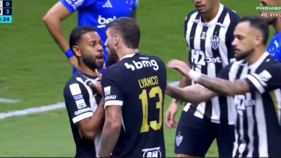Renan Lodi foi tirar satisfações a Lyanco por ter ido para a rua numa altura que venciam por 3-0 