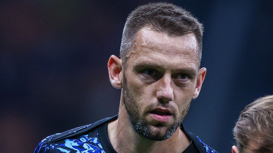 Italianos insistem que Benfica tem interesse em Stefan de Vrij 