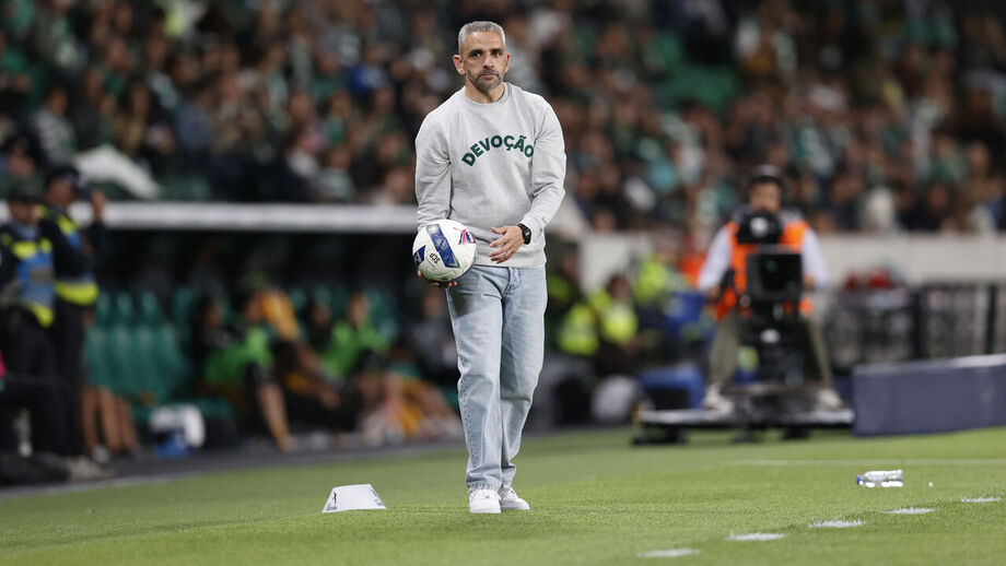 Rui Borges apresentou-se frente ao V. Guimarães com uma camisola com a palavra Devoção