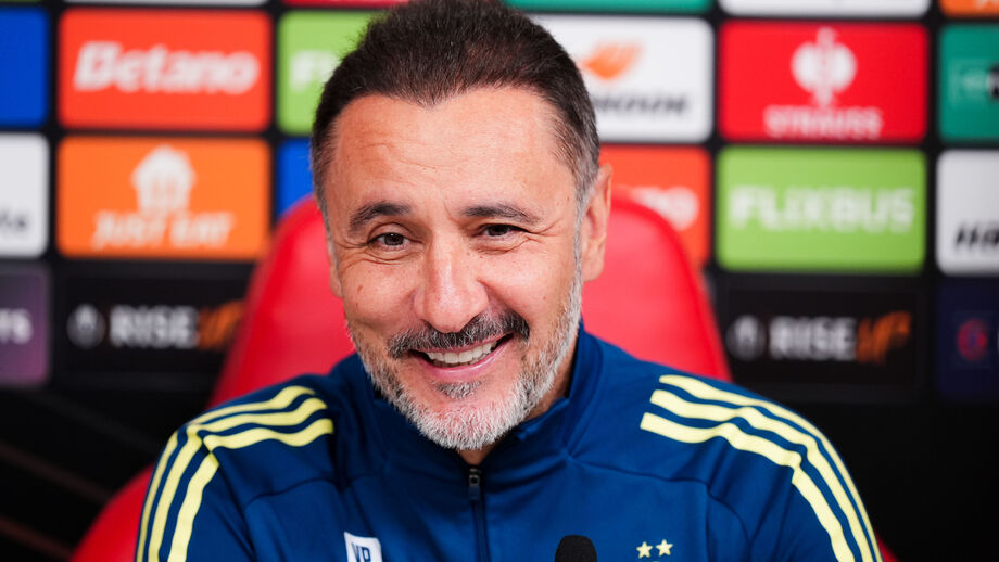 Vítor Pereira na sala de imprensa do Nottingham