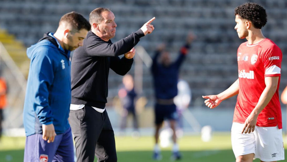 Petit dá indicações no jogo com o Sp. Braga