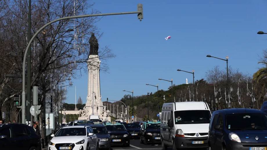 O número de carros nas estradas portuguesas já supera os seis milhões