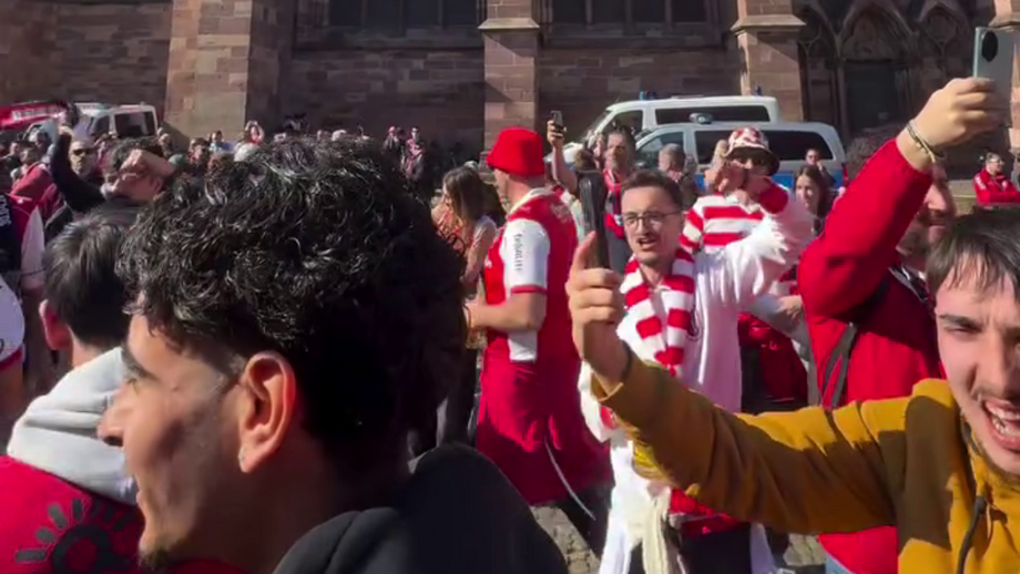 São esperados 2 mil no Europa-Park-Stadion, que terá casa cheia neste decisivo duelo que vale um lugar na final de Istambul
