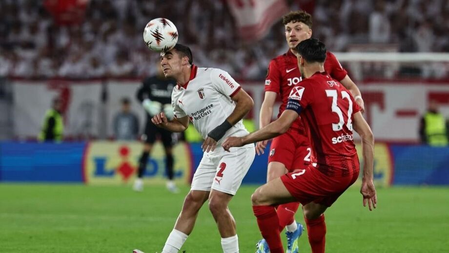 Victor Gómez orgulhoso após jogo: "Só podemos sair de cabeça erguida."

