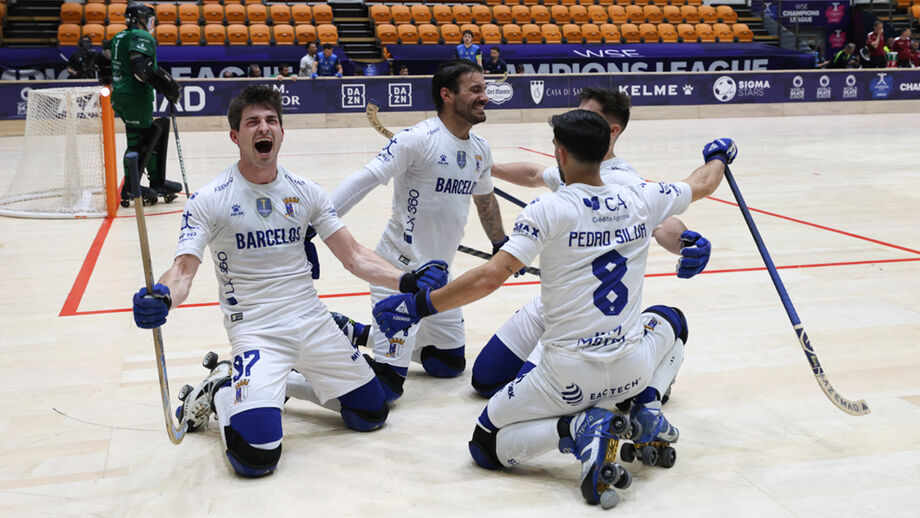 Jogadores do OC Barcelos festejam durante a goleada sobre o Trissino