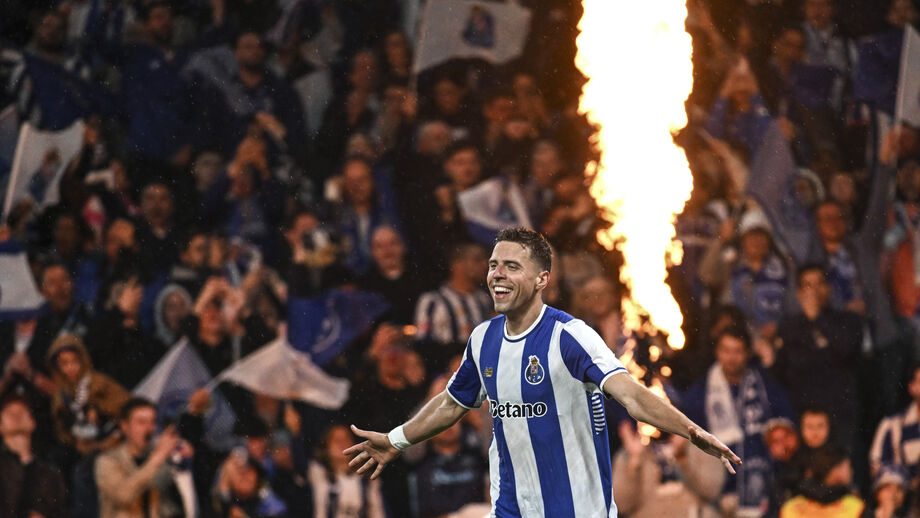 Bednarek marcou o golo que selou a conquista do título