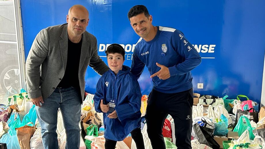 O presidente da SAD, Miguel Fernandes (à esquerda) com Daniel e o treinador Ricardo Costa