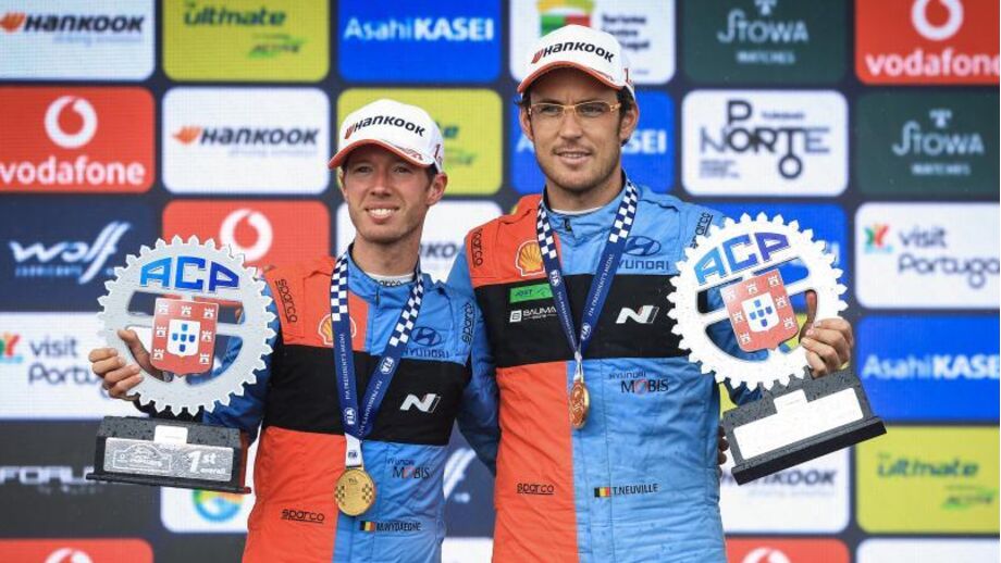 Thierry Neuville (à direita) com o navegador Martijn Wydaeghe