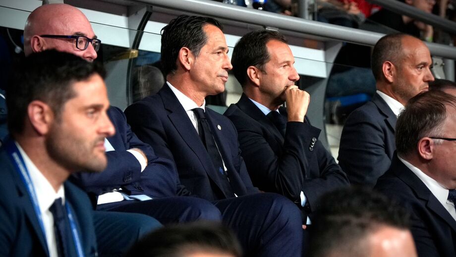 Pedro Proença ao lado de Frederico Varandas a assistir ao Sporting-Palma