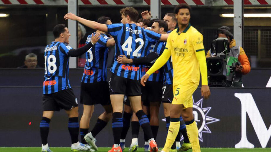 Jogadores da Atalanta festejam frente ao Milan