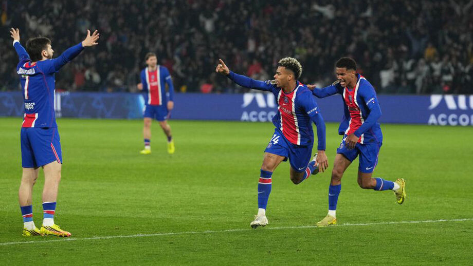 Jogadores do PSG festejam frente ao Brest