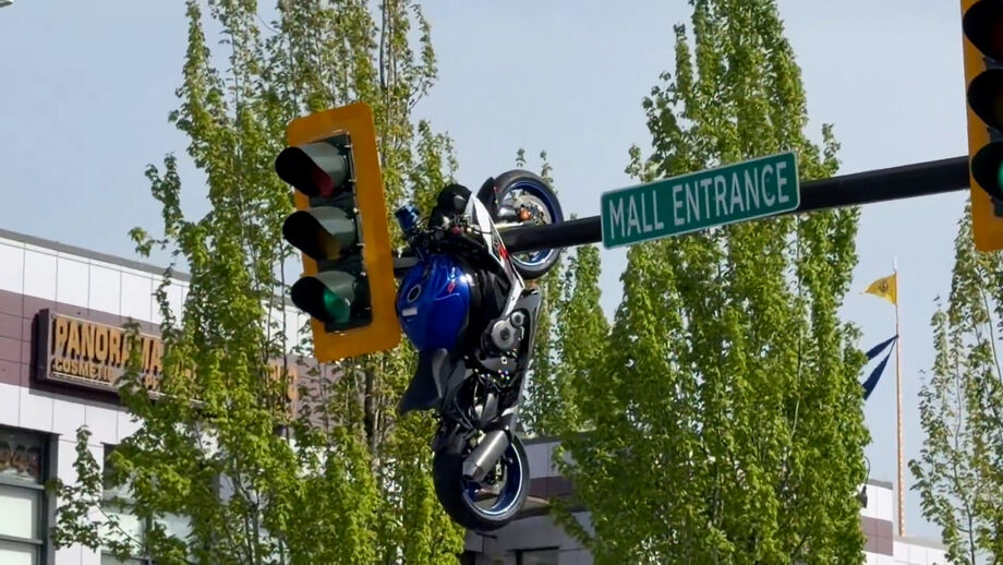 Motard ficou ferido com gravidade, mas não corre risco de vida