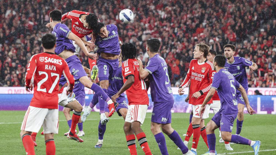 Os jogadores de Benfica e Sp. Braga em ação
