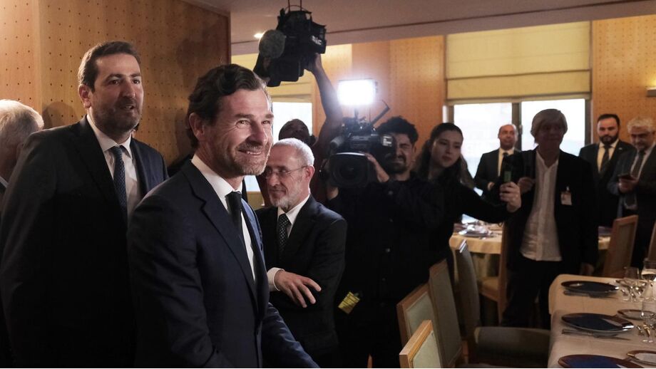 André Villas-Boas durante o jantar com os deputados portistas